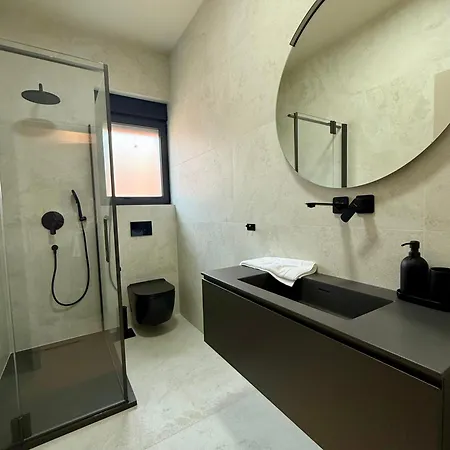 Luxury Luka Near Porec With Heated Pool فيلة
