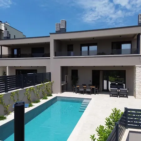 Luxury Luka Near Porec With Heated Pool فيلة Tar-Vabriga
