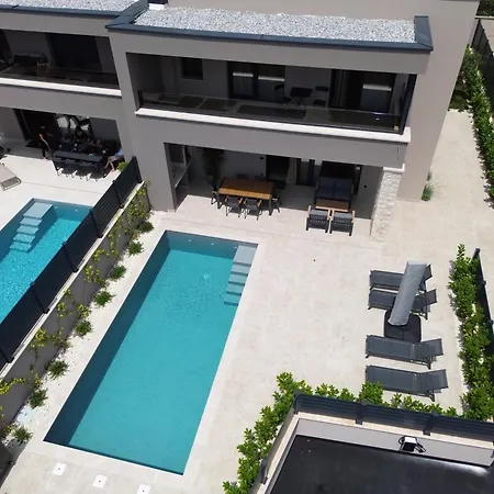 Luxury Luka Near Porec With Heated Pool Tar-Vabriga