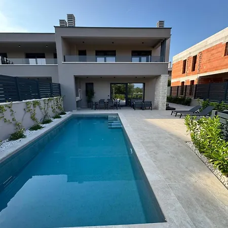 Luxury Luka Near Porec With Heated Pool